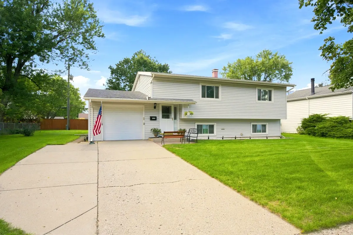 652 Sussex Lane, Crystal Lake, IL 60014 - #1