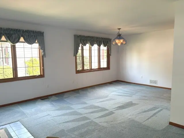 35 S Juniper Drive, North Aurora, IL 60542 - #3