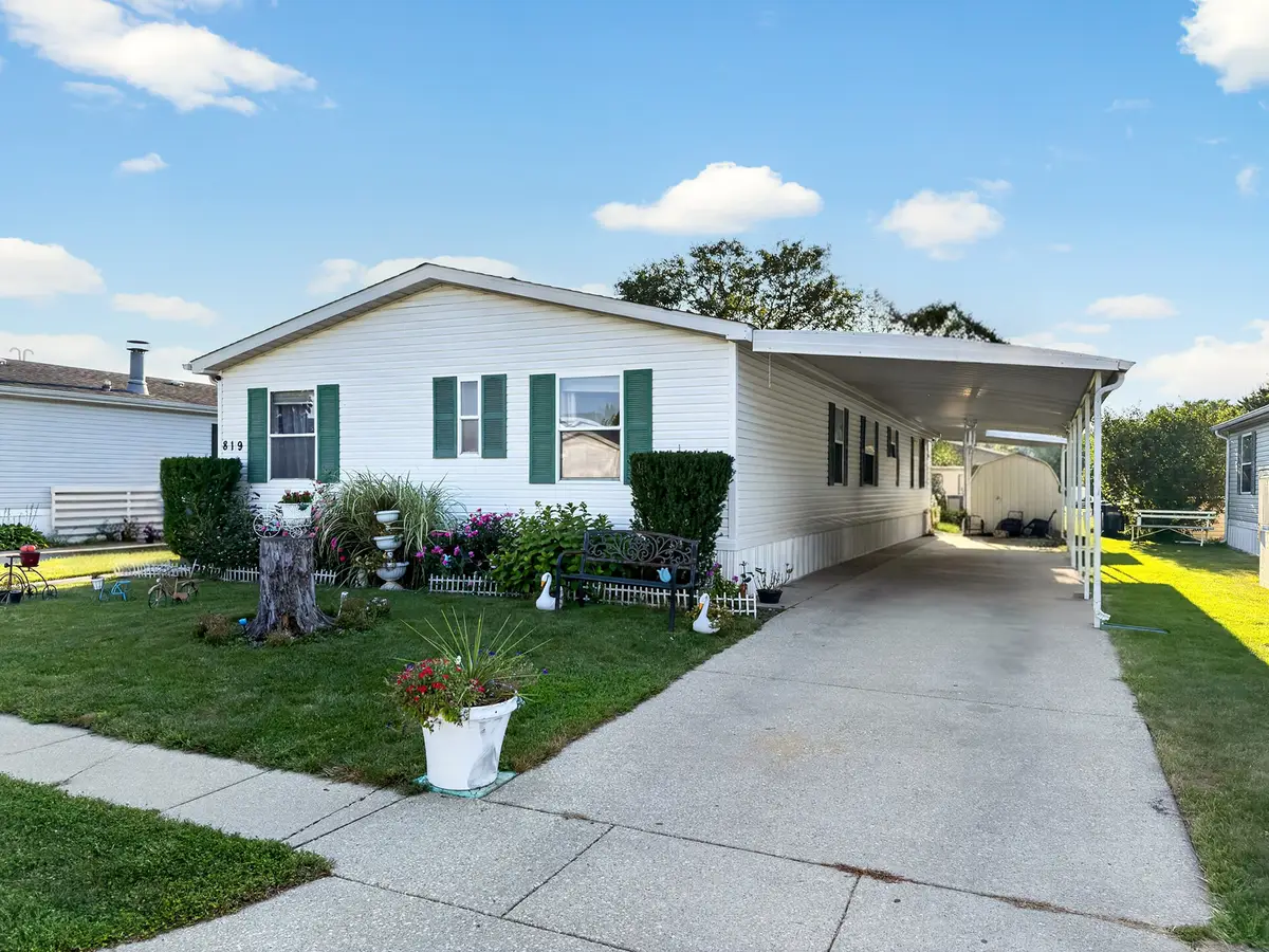819 S 9th Street, Dekalb, IL 60115 - #1