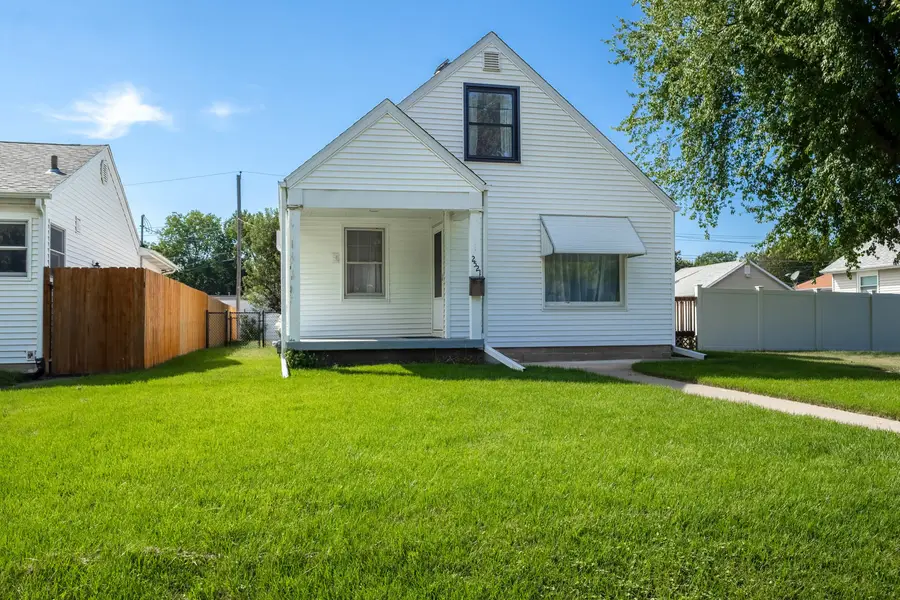2521 33rd Street, Moline, IL 61265 - #3