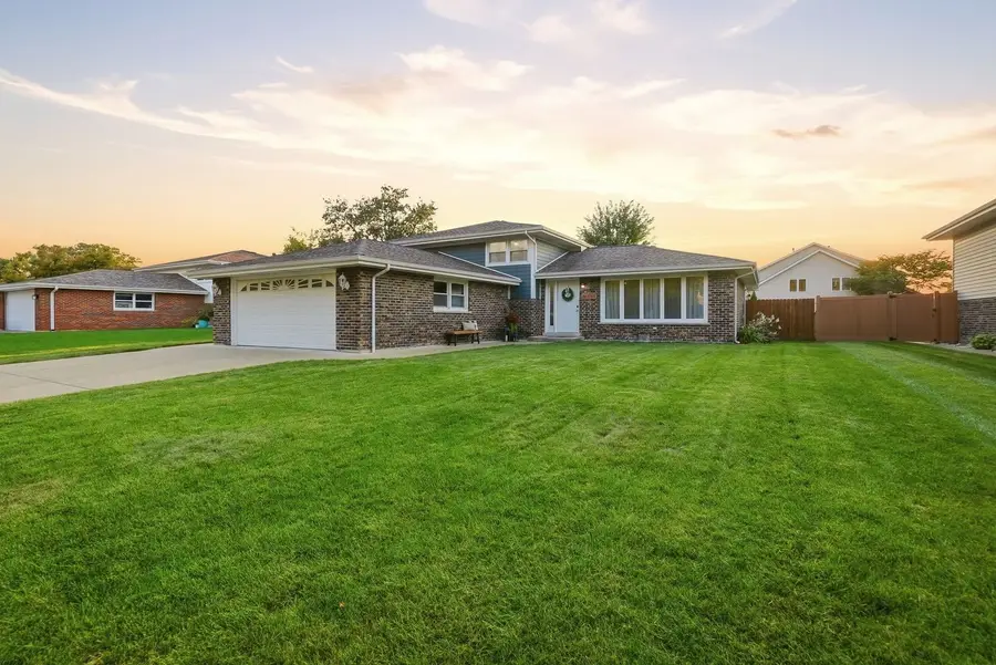 10548 S Tod Drive, Palos Hills, IL 60465 - #2