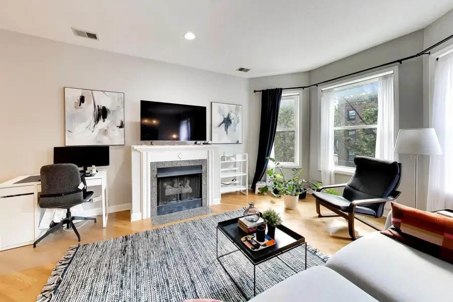 3705 N Paulina Street #2, Chicago, IL 60613 - #3