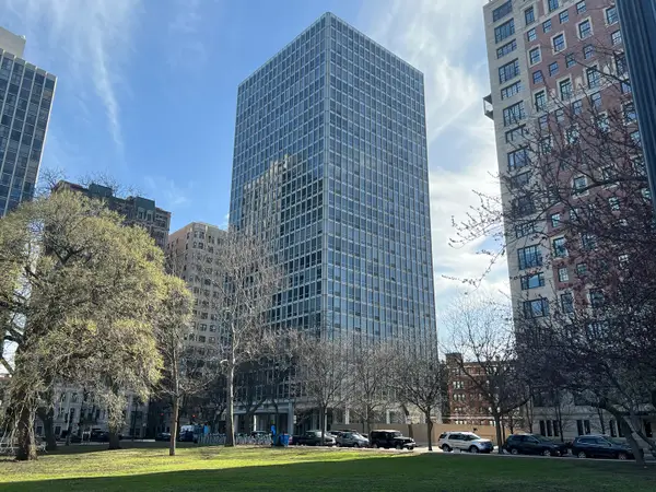 2400 N Lakeview Avenue #602, Chicago, IL 60614