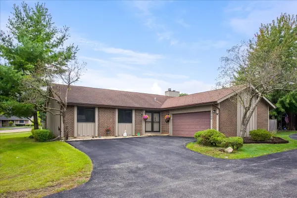 560 Lakeview Court, Roselle, IL 60172
