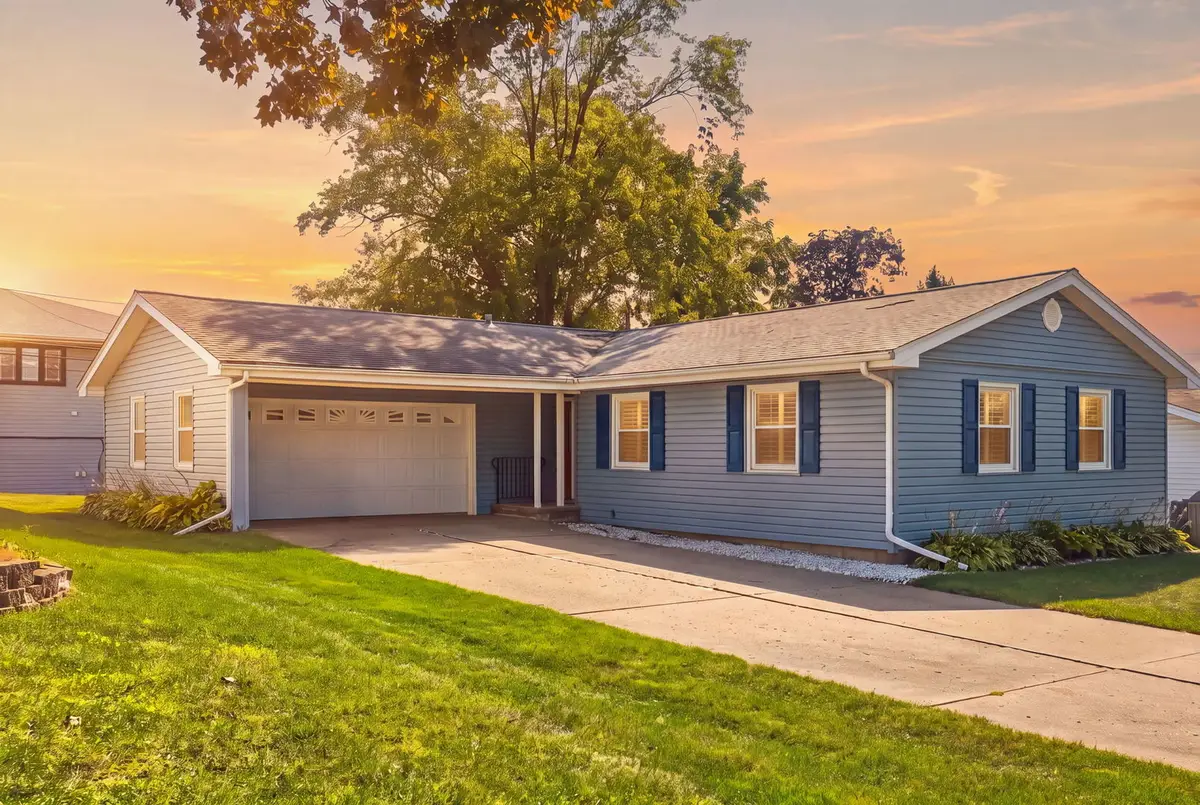 2136 Highland Drive, Sycamore, IL 60178 - #1
