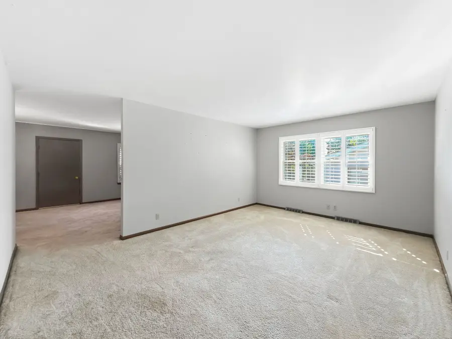 2136 Highland Drive, Sycamore, IL 60178 - #2