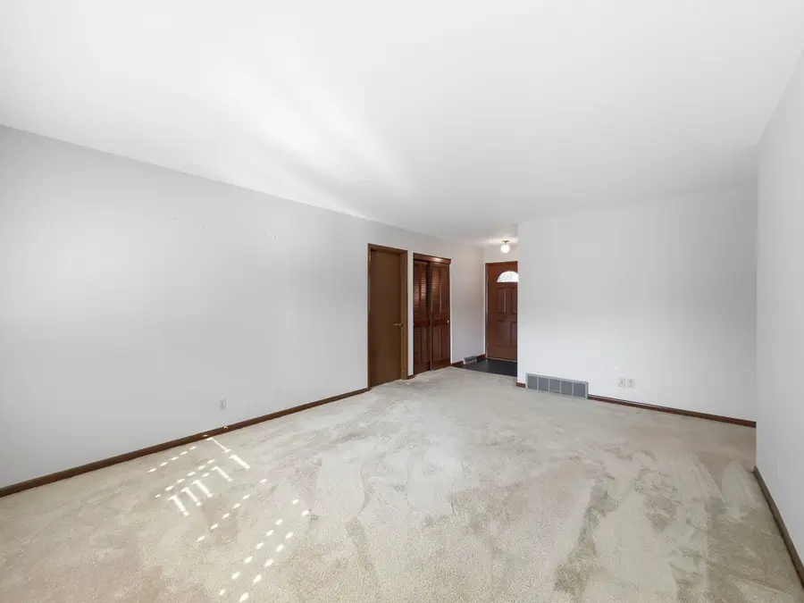 2136 Highland Drive, Sycamore, IL 60178 - #3