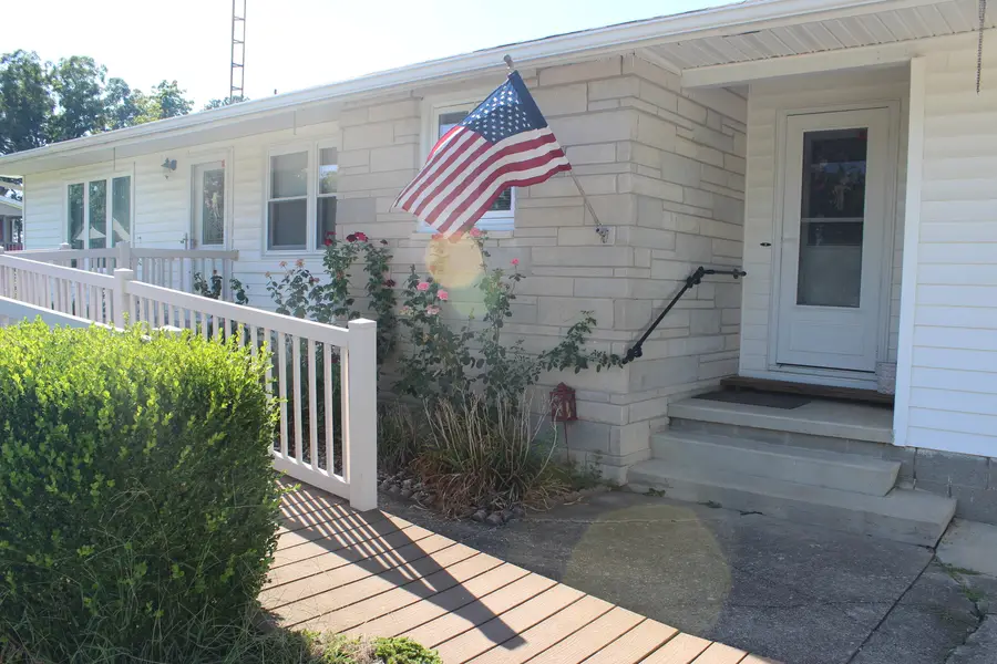 509 High Street, Alma, IL 62807 - #3