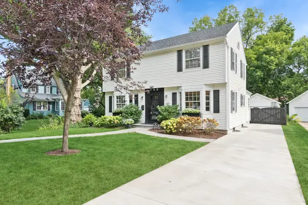 130 Ingleside Avenue, Aurora, IL 60506