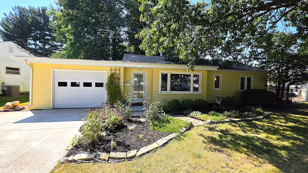 1220 16th Street, Bettendorf, IA 52722 - #1
