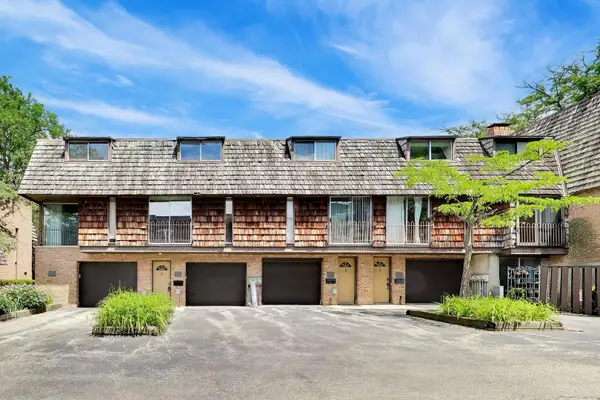 454 W Lageschulte Street, Barrington, IL 60010