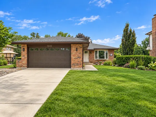 1235 Virginia Drive, Westmont, IL 60559