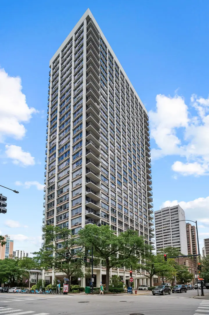88 W Schiller Street #2808L, Chicago, IL 60610 - #1