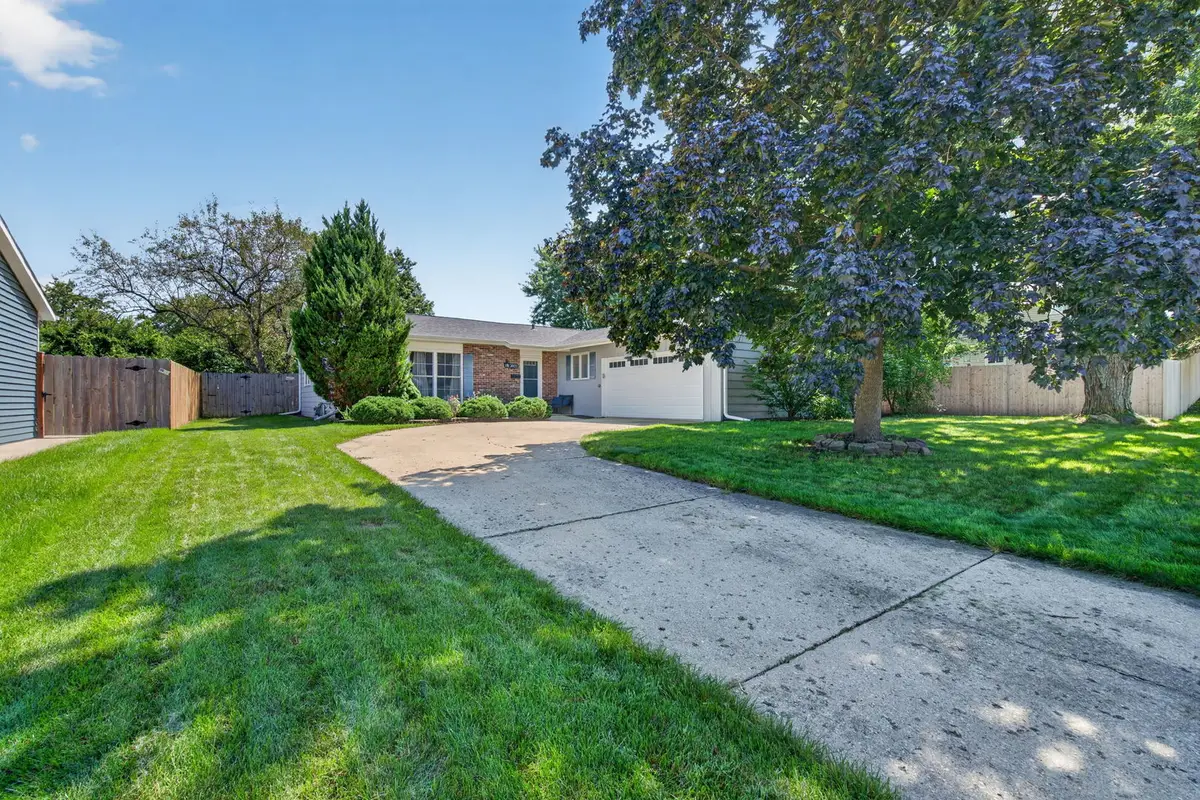 2021 Lancaster Lane, Wheaton, IL 60189 - #1