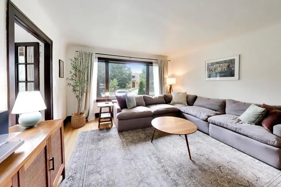 4147 N Dickinson Avenue, Chicago, IL 60641 - #3