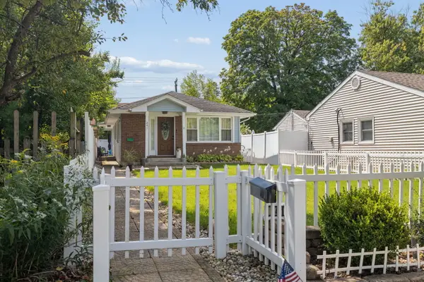 241 W Quincy Street, Westmont, IL 60559