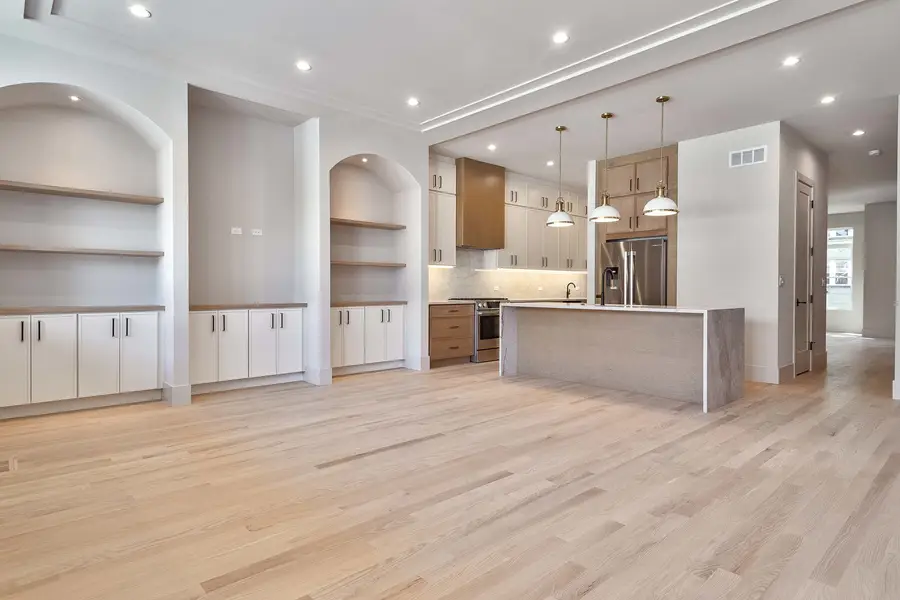 3754 W Sunnyside Avenue, Chicago, IL 60625 - #2