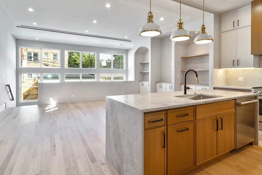 3754 W Sunnyside Avenue, Chicago, IL 60625 - #3