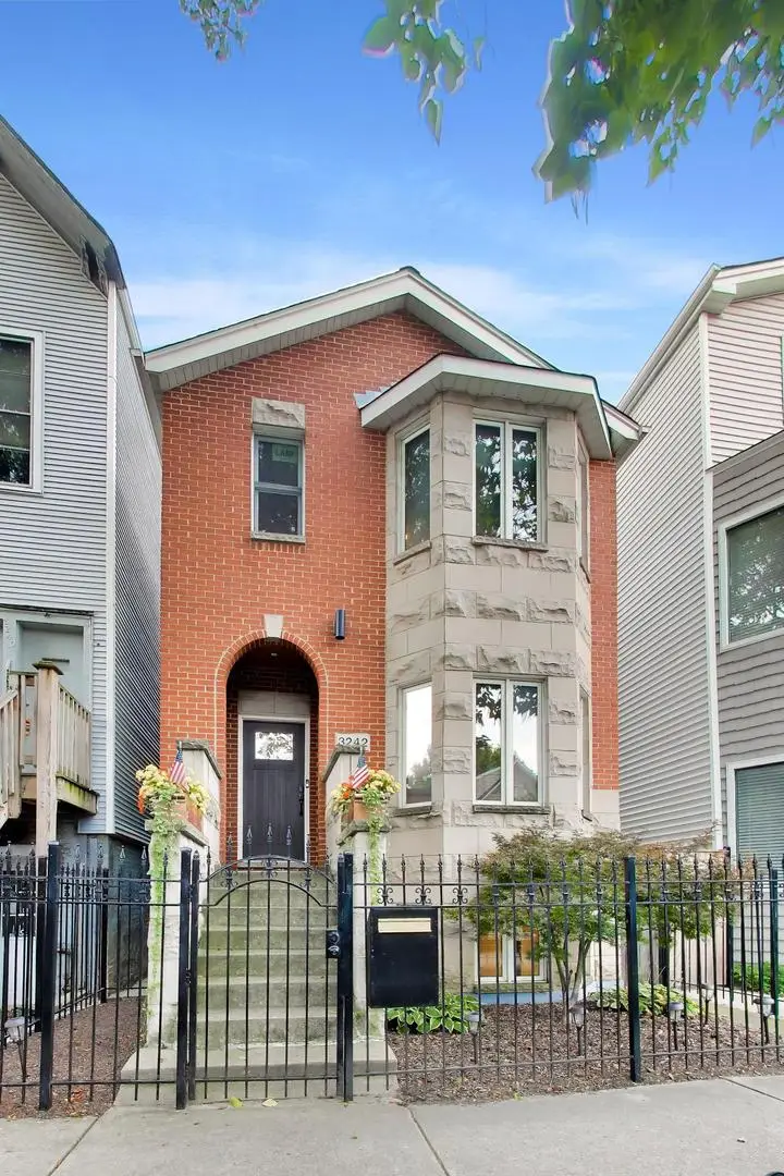 3242 N Leavitt Street, Chicago, IL 60618 - #1
