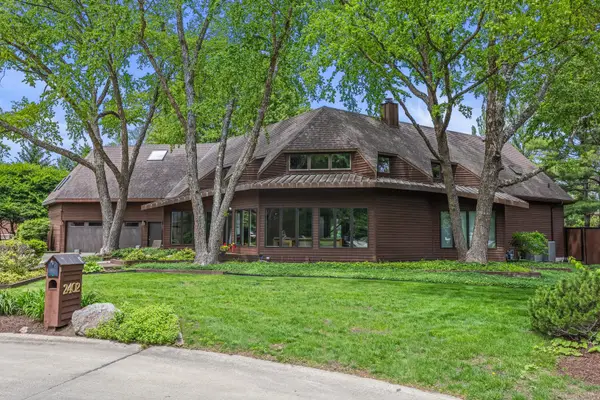 2402 N Nottingham Court, Champaign, IL 61821
