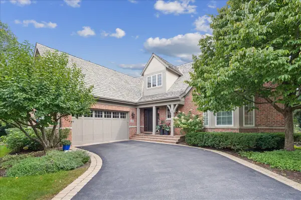 2419 Fox Meadow Circle, Northfield, IL 60093