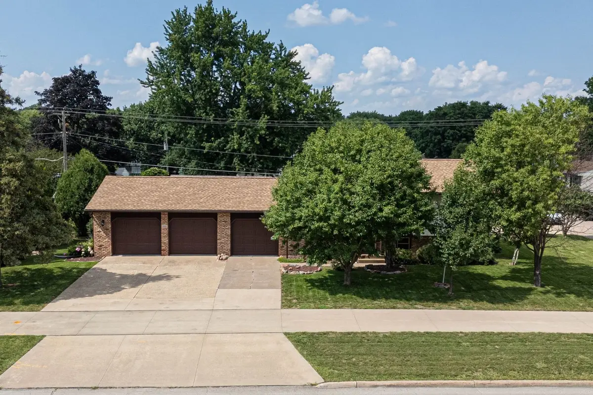 1528 Spruce Hills Drive, Bettendorf, IA 52722 - #1