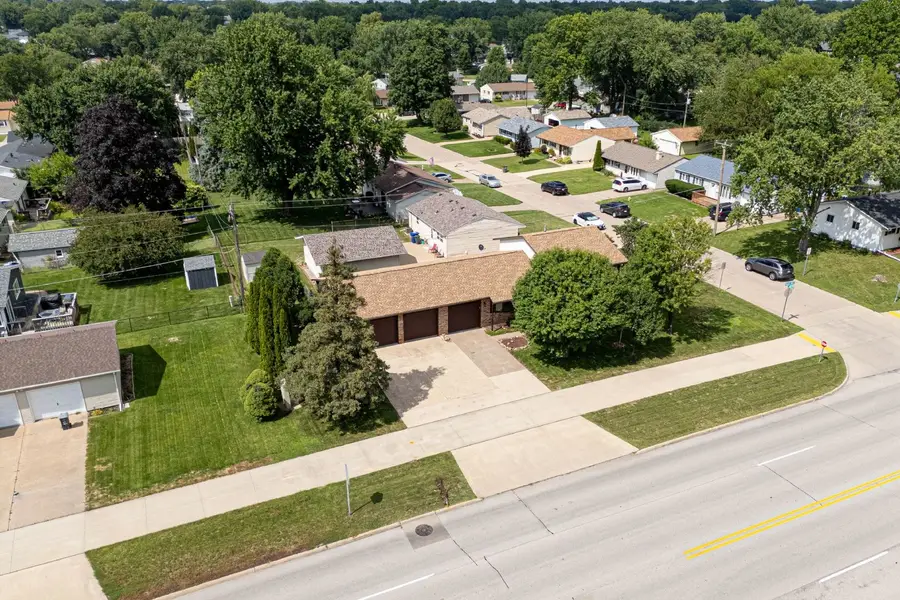 1528 Spruce Hills Drive, Bettendorf, IA 52722 - #2