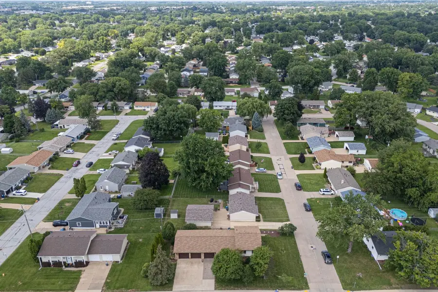 1528 Spruce Hills Drive, Bettendorf, IA 52722 - #3