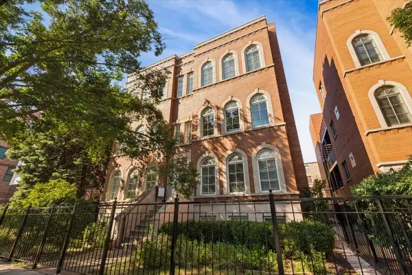 2454 W Foster Avenue #2E, Chicago, IL 60625
