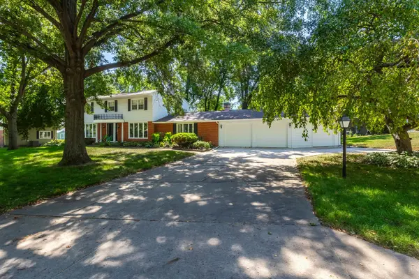 5079 Coachman Road, Bettendorf, IA 52722