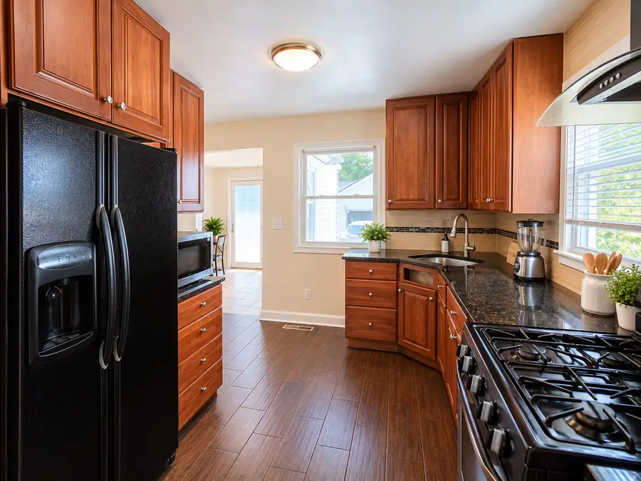 429 Ann Street, Elgin, IL 60120 - #3