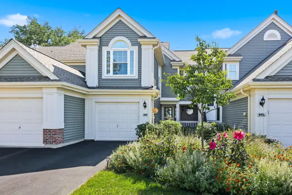 943 Little Falls Court #943, Elk Grove Village, IL 60007
