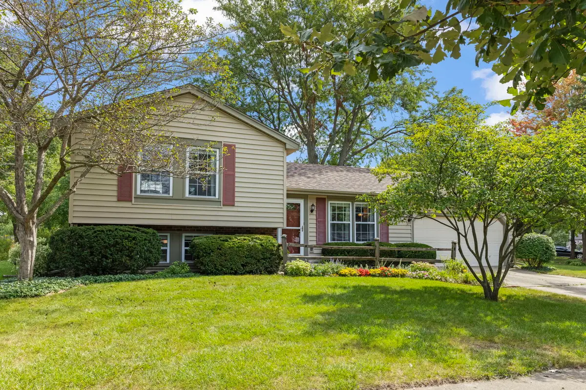 30W241 Bedford Lane, Warrenville, IL 60555 - #1
