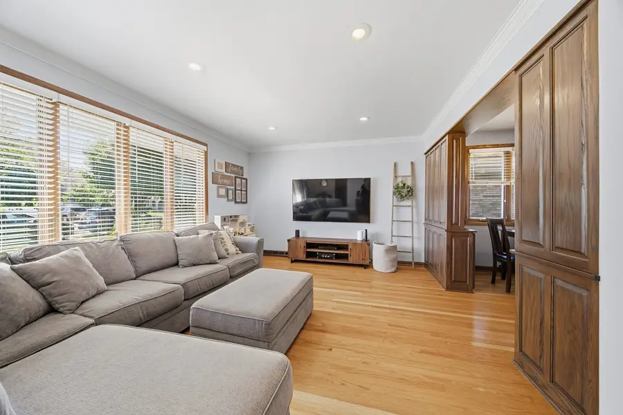 6740 W 92nd Street, Oak Lawn, IL 60453 - #3