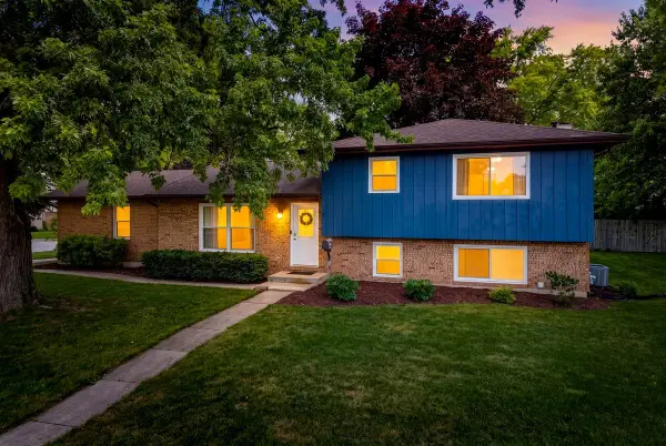 5 Redstart Road, Naperville, IL 60565
