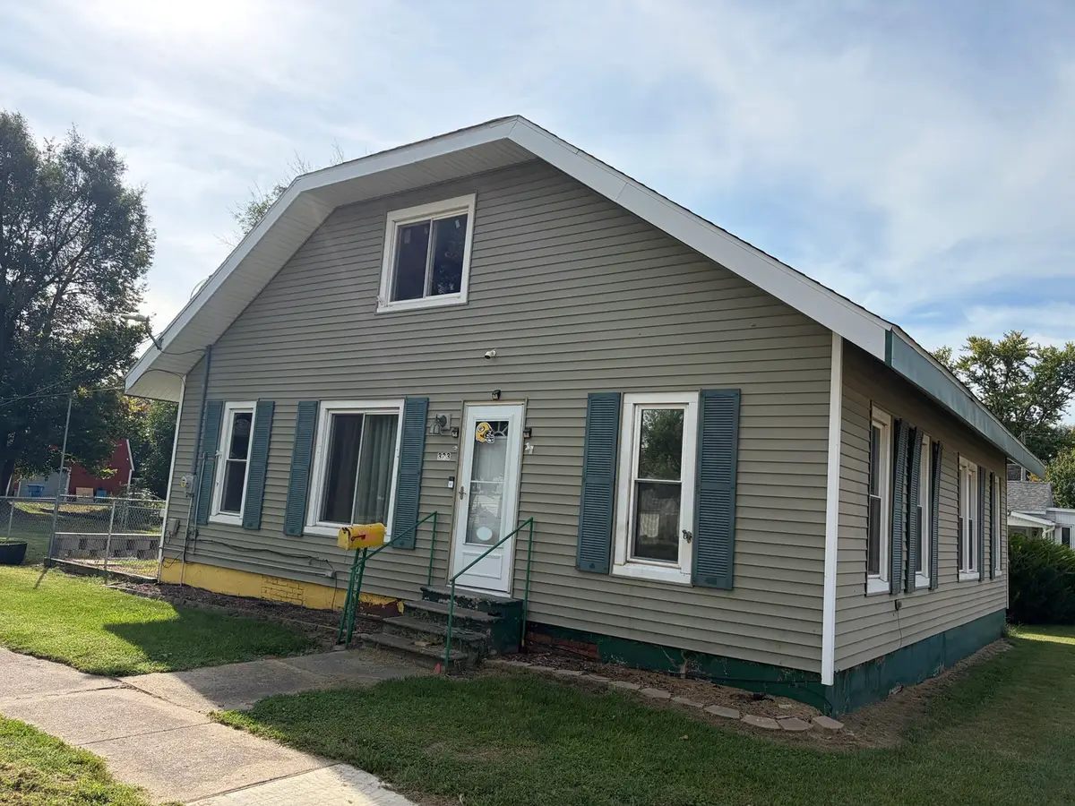 323 W Chestnut Street, Mason City, IL 62664 - #1
