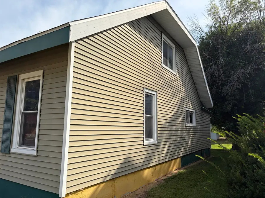 323 W Chestnut Street, Mason City, IL 62664 - #3