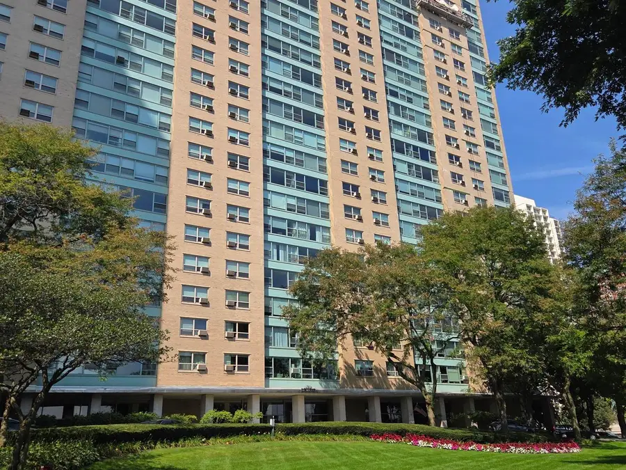 3180 N Lake Shore Drive #5H, Chicago, IL 60657 - #2