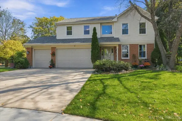 5 Fernwood Court, Algonquin, IL 60102