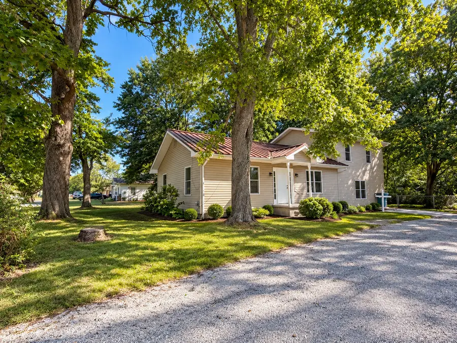 209 S Stotlar Street, Benton, IL 62812 - #2