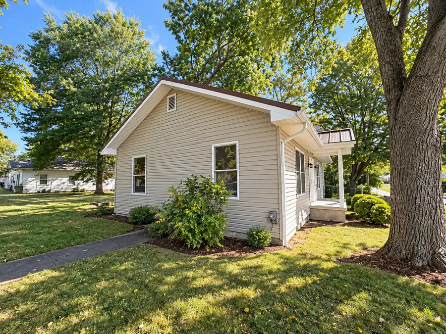 209 S Stotlar Street, Benton, IL 62812 - #3