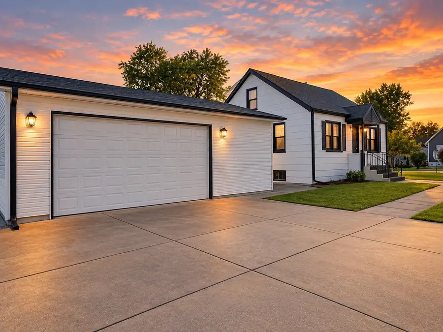 212 S Douglas Avenue, Bradley, IL 60915 - #2