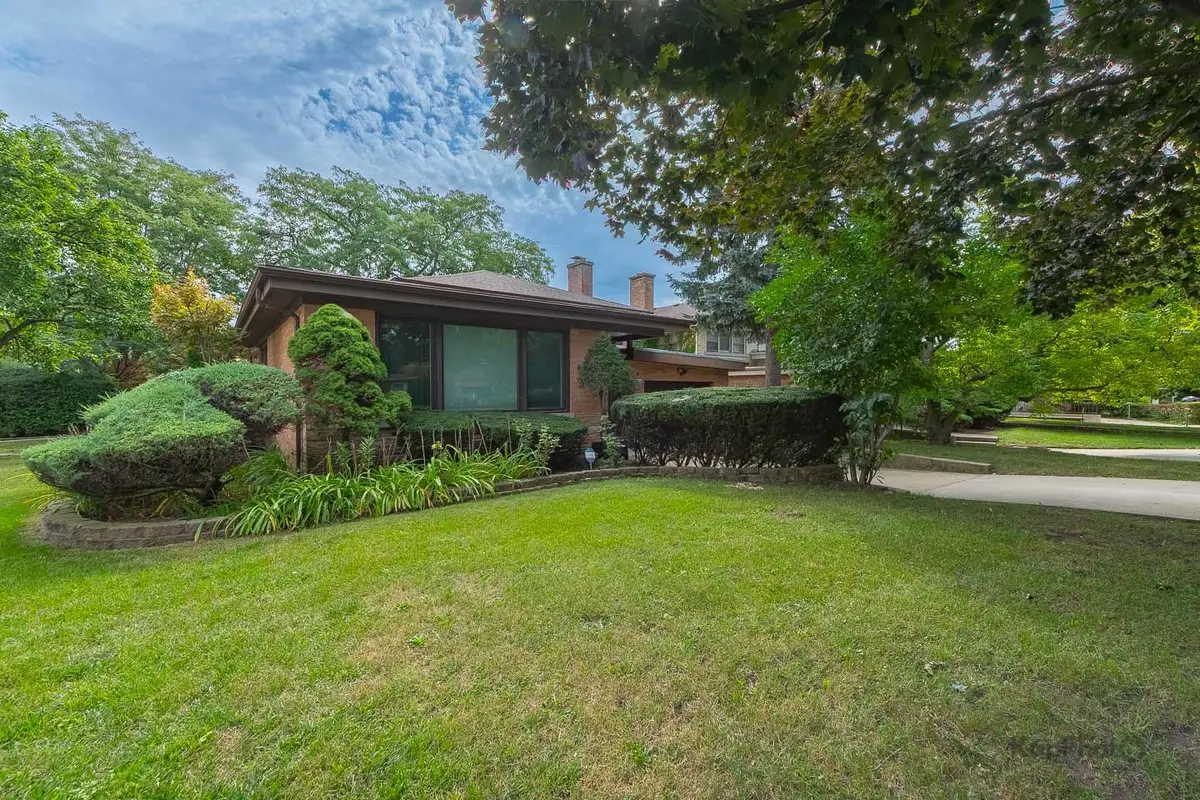 6557 N Christiana Avenue, Lincolnwood, IL 60712 - #1
