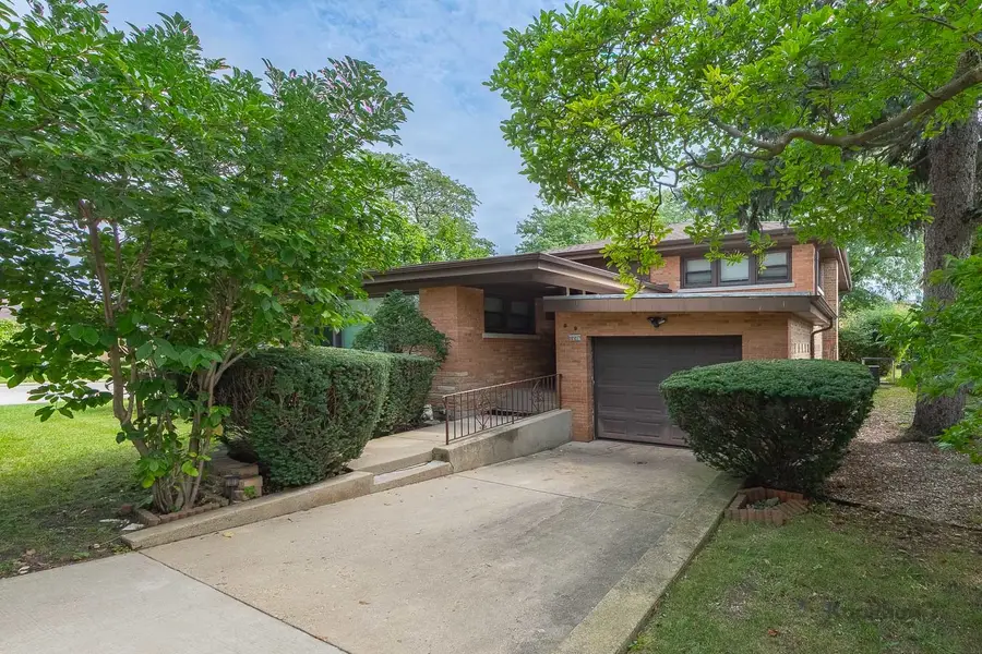 6557 N Christiana Avenue, Lincolnwood, IL 60712 - #3