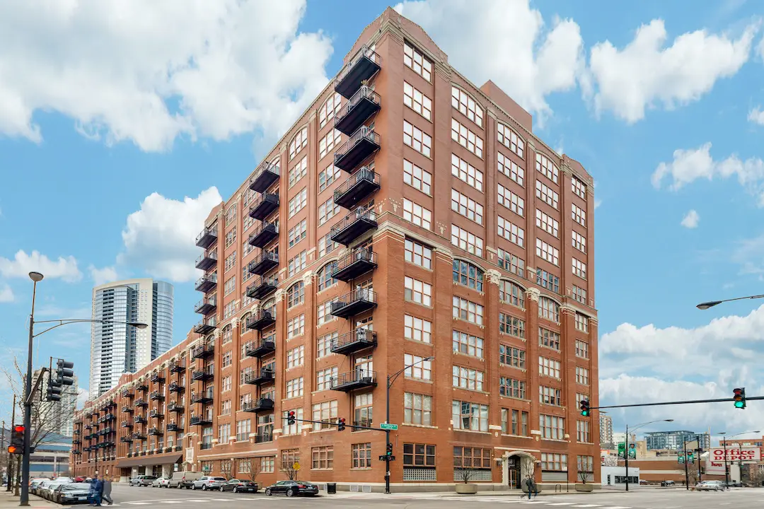 360 W Illinois Street #2F, Chicago, IL 60654 - #1