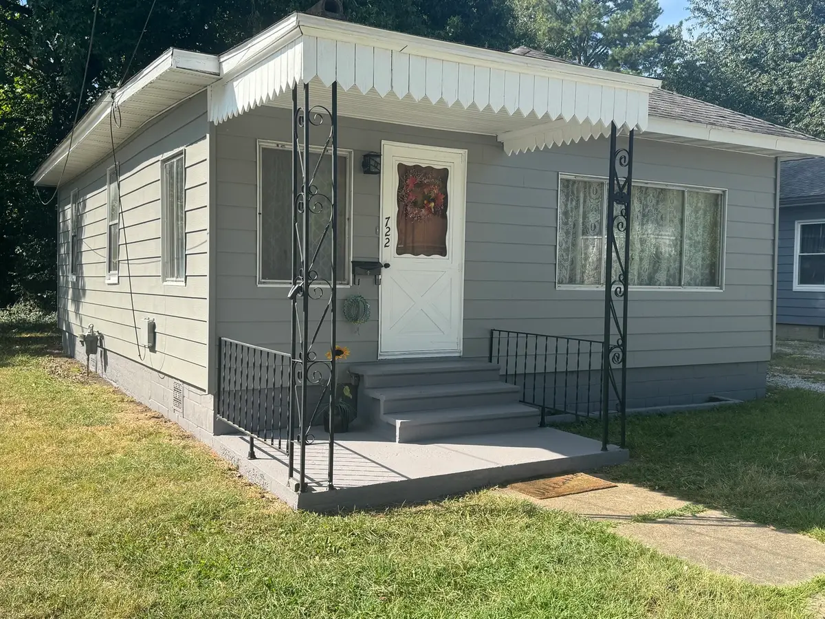 722 E Taylor Street, Benton, IL 62812 - #1
