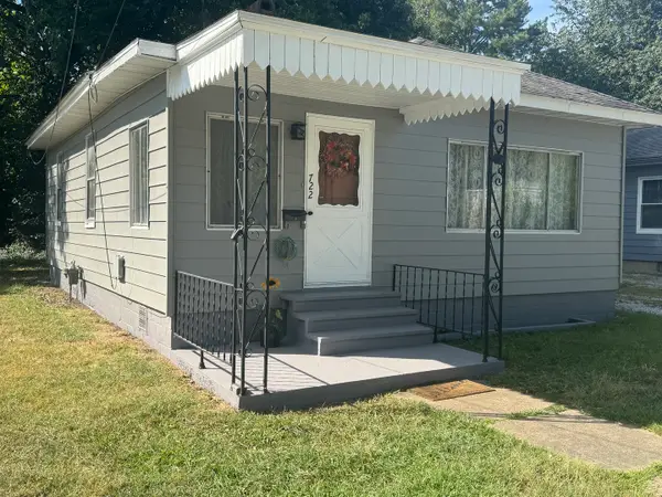 722 E Taylor Street, Benton, IL 62812
