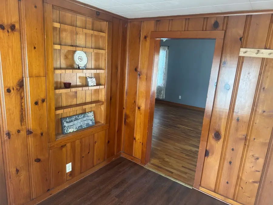 722 E Taylor Street, Benton, IL 62812 - #3