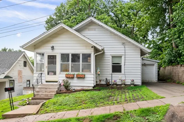 922 Madison Street, Davenport, IA 52804 - #1