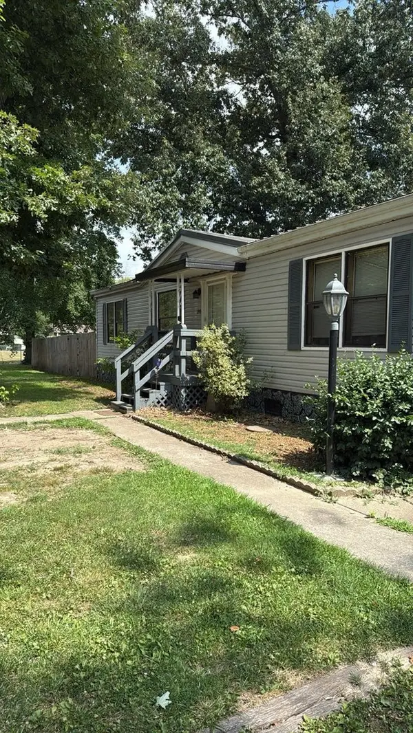 200 E Blake Street, Benton, IL 62812